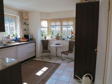 Exquisite freistehende Villa in perfekter Lage mit großem Garten in Vaterstetten - Küche