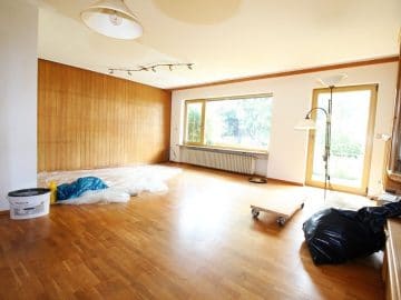 Renovierungsbedürftiges REH in ruhiger, gewachsener Lage von Putzbrunn / Waldkolonie - Wohnzimmer