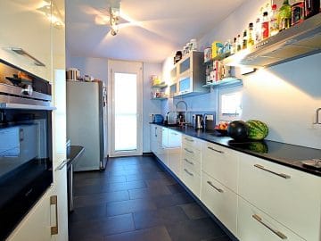 Neuwertiges REH mit großem Grundstück und unverbaubarem Blick in familienfreundlicher Lage von Höhenkirchen - Küche1