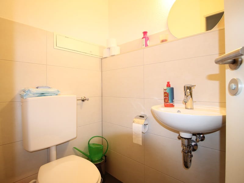 Vermietete, attraktive 3 Zimmerwohnung mit Südbalkon in ruhiger Lage von Ottobrunn - Toilette