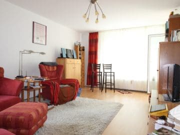 Helle, gepflegte 3 ZKB Wohnung mit Westbalkon in Ottobrunn - Wohnzimmer
