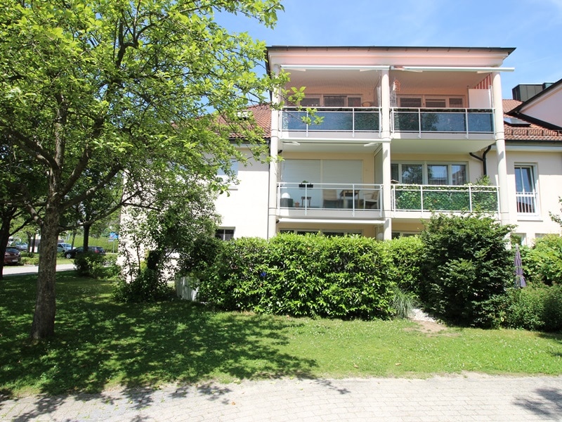 Großzügige 4 Zimmer Erdgeschosswohnung mit zusätzlich 2 Hobbyräumen in Grasbrunn / Neukeferloh - Außenansicht
