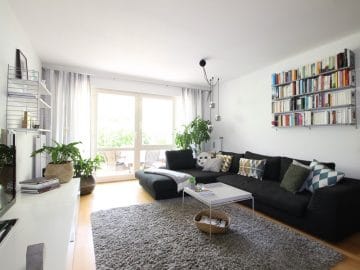 Großzügige 4 Zimmer Erdgeschosswohnung mit zusätzlich 2 Hobbyräumen in Grasbrunn / Neukeferloh - Wohnbereich