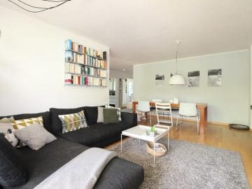Großzügige 4 Zimmer Erdgeschosswohnung mit zusätzlich 2 Hobbyräumen in Grasbrunn / Neukeferloh - Wohn-/Essbereich