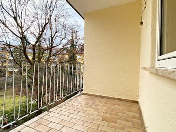 Renovierungsbedürftige 3 ZKB Wohnung mit Südbalkon in ruhiger Lage von Milbertshofen - Südbalkon