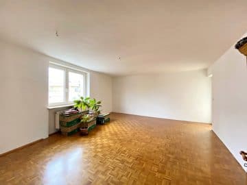 Renovierungsbedürftige 3 ZKB Wohnung mit Südbalkon in ruhiger Lage von Milbertshofen - Wohnzimmer