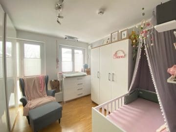 Attraktive, neuwertige 3 Zimmerwohnung mit Südbalkon und Einbauküche in Siegertsbrunn - Kinderzimmer