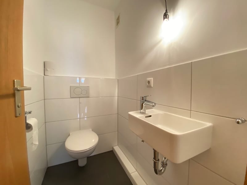 Neu renovierte, perfekt geschnittene 3 Zimmerwohnung mit großem Südbalkon in Siegertsbrunn - WC