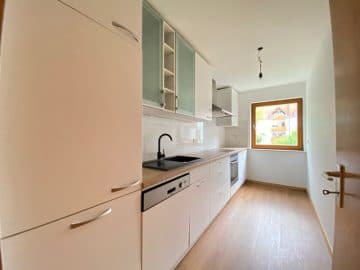 Neu renovierte, perfekt geschnittene 3 Zimmerwohnung mit großem Südbalkon in Siegertsbrunn - Küche