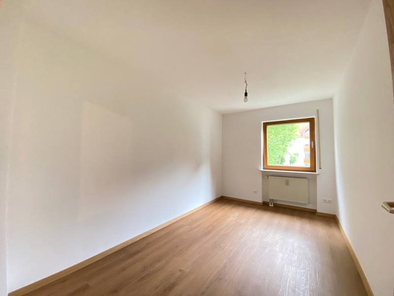 Neu renovierte, perfekt geschnittene 3 Zimmerwohnung mit großem Südbalkon in Siegertsbrunn - Kinderzimmer