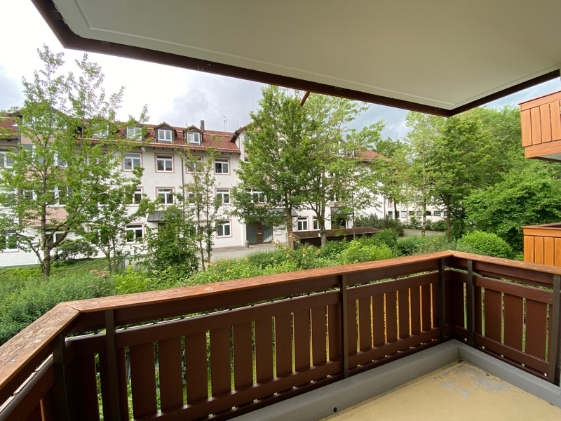 Neu renovierte, perfekt geschnittene 3 Zimmerwohnung mit großem Südbalkon in Siegertsbrunn - Südbalkon