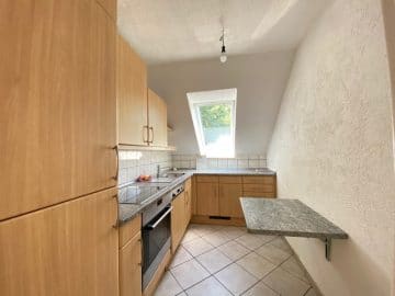 Helle 2,5 Zimmer Dachgeschosswohnung mit Einbauküche in Vaterstetten - Küche