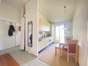 Helle 3 Zimmer Dachgeschosswohnung in ruhiger Lage von Ottobrunn - Diele mit offener Küche