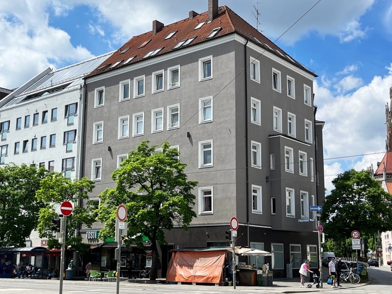 Modernisierte 2,5 Zimmer Wohnung direkt am Tegernseer Platz ab 01.07.2022 - Aussenansicht