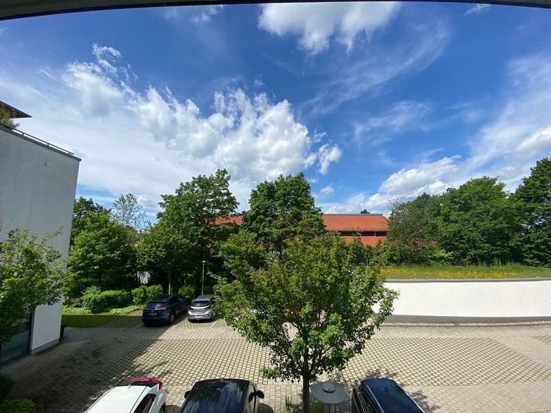 Perfekt für die kleine Familie! 3 ZKB Wohnung mit großem Westbalkon in Höhenkirchen - Ausblick Balkon