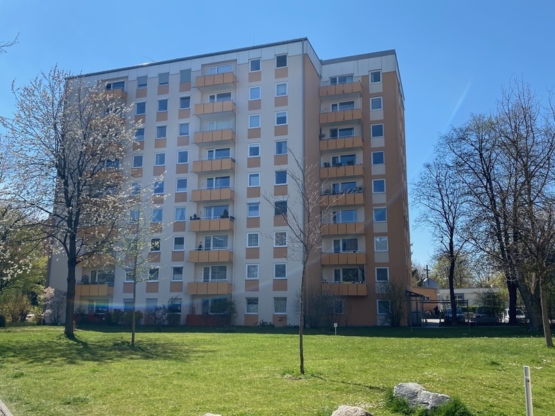 Attraktive 2 ZKB Wohnung mit Balkon und Alpenblick in begrünter Lage von Sendling / Westpark - Südansicht