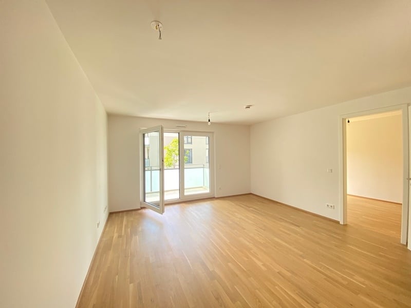 Sofort einziehen! - Neuwertige 2 ZKB Wohnung mit Westbalkon in zentraler Lage von Höhenkirchen-Siegertsbrunn - Wohnbereich