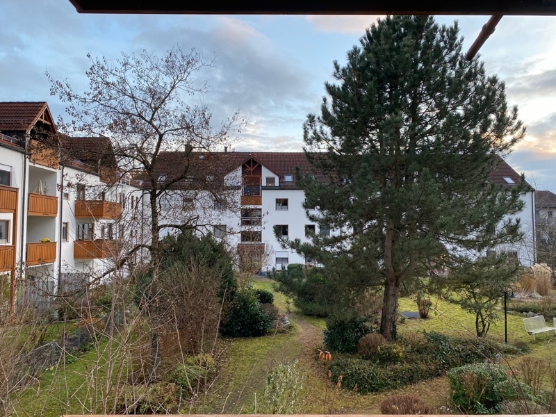 Helle 2 Zimmerwohnung mit großem Süd/Westbalkon in ruhiger Lage von Höhenkirchen - Ausblick Balkon