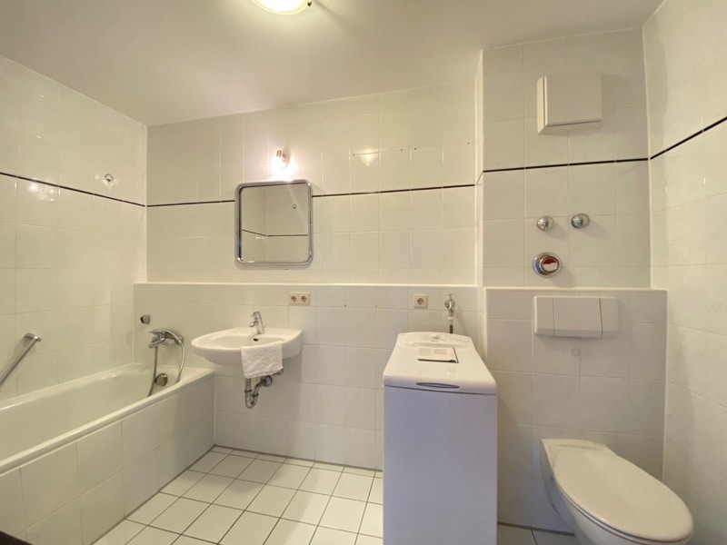 Attraktive 2 Zimmer-Gartenwohnung in ruhiger Lage von Höhenkirchen - Badezimmer