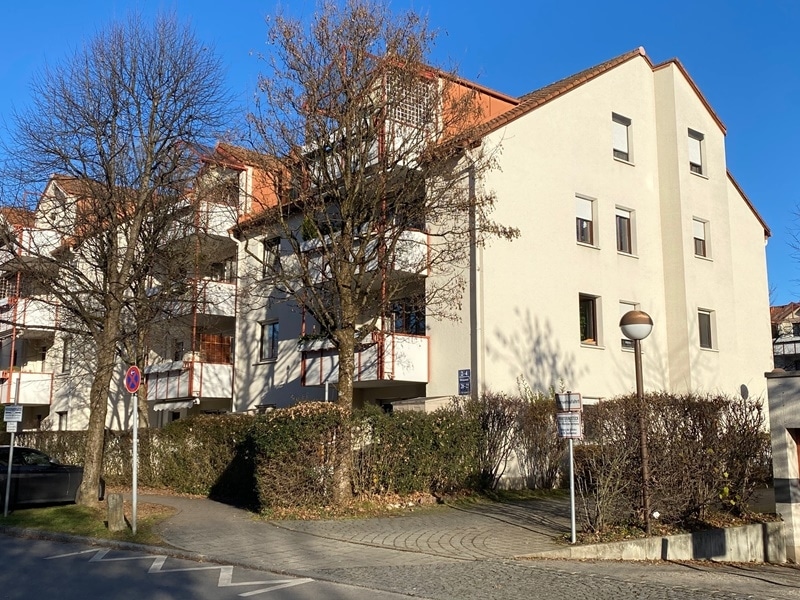 Attraktive 4 ZKB Wohnung mit Balkon in zentraler Lage von Unterhaching - Ansicht Südwest