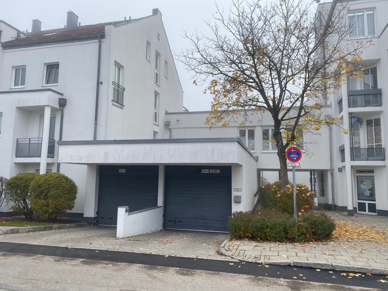 1 Zimmer Appartment mit großer Dachterrasse in zentraler Lage von Taufkirchen - TG-Einfahrt