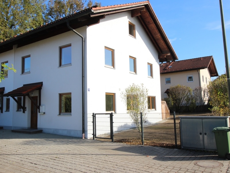 Gepflegte Doppelhaushälfte in gewachsener Lage von Grafing bei München - Aussenansicht