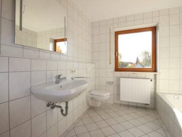 Gepflegte Doppelhaushälfte in gewachsener Lage von Grafing bei München - Badezimmer