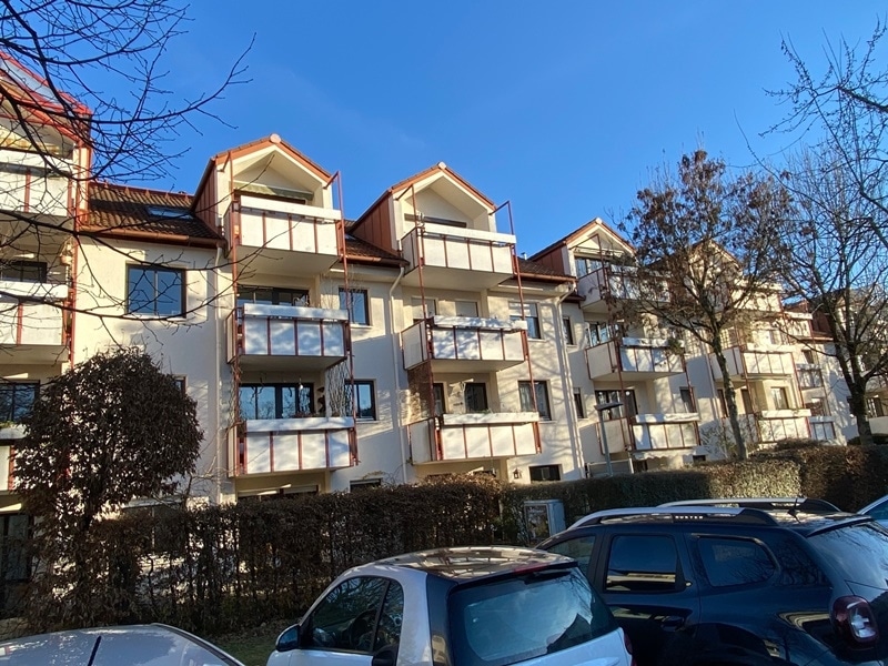 Attraktive 4 ZKB Wohnung mit Balkon in zentraler Lage von Unterhaching - Südansicht