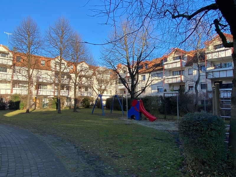 Attraktive 4 ZKB Wohnung mit Balkon in zentraler Lage von Unterhaching - Innenhof