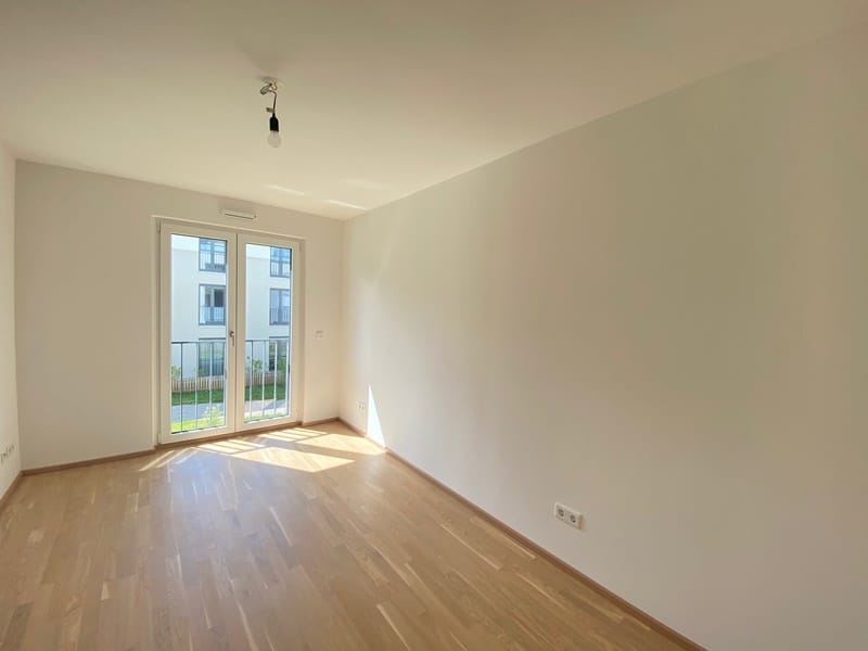 Sofort einziehen! - Neuwertige 2 ZKB Wohnung mit Westbalkon in zentraler Lage von Höhenkirchen-Siegertsbrunn - Schlafzimmer