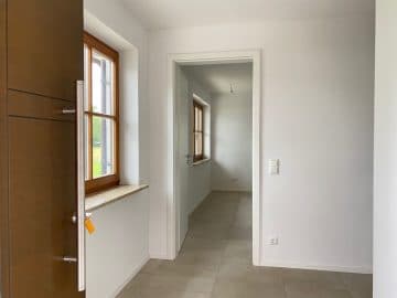 Erstbezug nach Sanierung: Moderne, große 2 ZKB Wohnung mit EBK in ruhiger Ortsrandlage von Siegertsbrunn - Flur