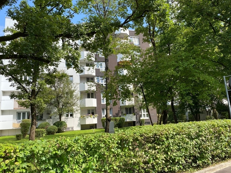 Attraktive 3,5 Zimmerwohnung mit Balkon in ruhiger Lage von Ottobrunn - Südostansicht