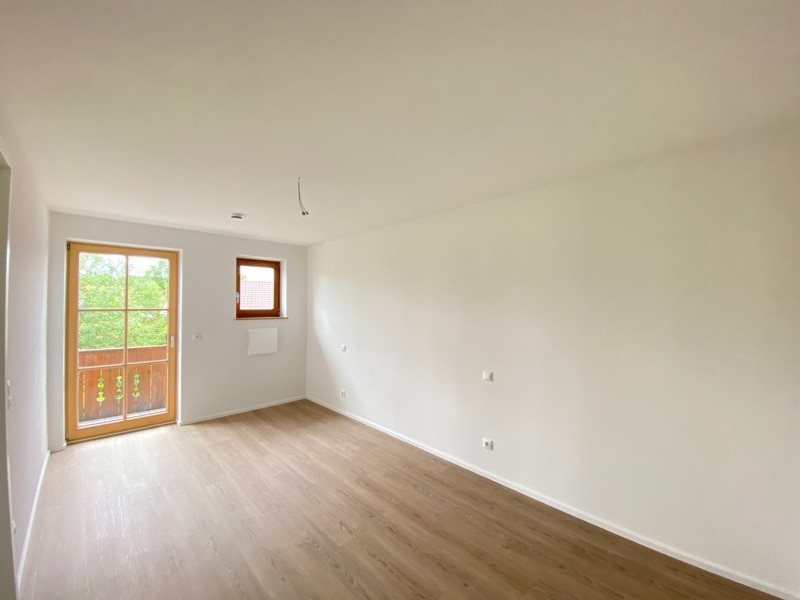 Erstbezug nach Sanierung: Moderne, große 2 ZKB Wohnung mit EBK in ruhiger Ortsrandlage von Siegertsbrunn - Schlafzimmer