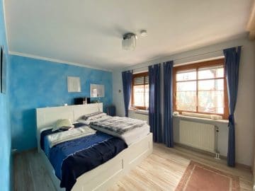 Attraktive 3 ZKB Maisonettewohnung "Haus in Haus" mit Westterrasse in zentraler Lage von Höhenkirchen - Schlafzimmer