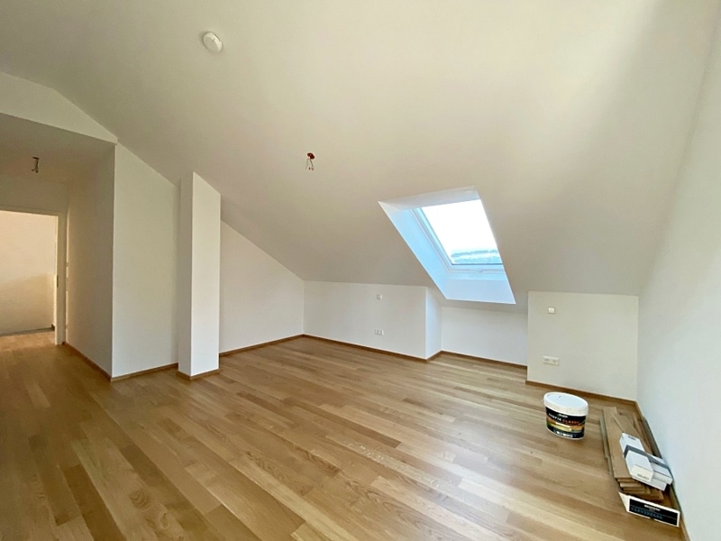 Exklusive 4 ZKB Penthousewohnung mit 3 Balkonen & eigenem Gartenanteil in Taufkirchen - Schlafzimmer