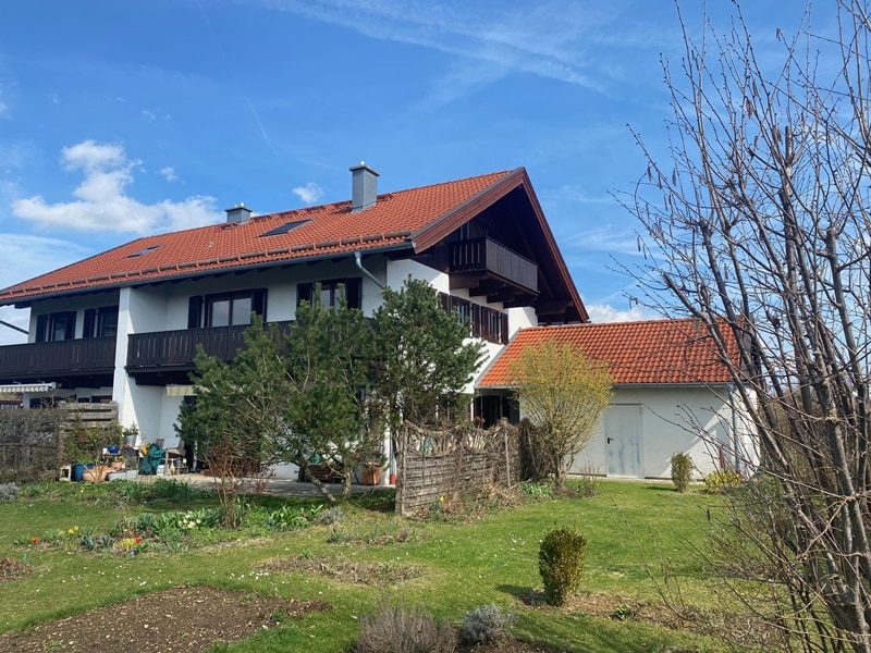 Großzügige 3 ZKB Maisonettewohnung mit Balkon und großem Garten am Ortsrand von Höhenkirchen-Siegertsbrunn - Südansicht