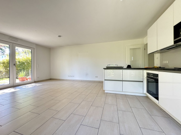 Wohnzimmer - Neuwertige 3 ZKB Wohnung mit Garten in Höhenkirchen