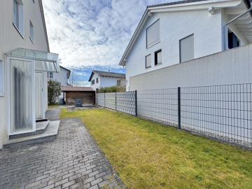 Außenbild 2 - Besonderheit: 2,5 ZKB Whg. + 1,5 Zi DG zum wohnen oder arbeiten in ruhiger Lage von Grasbrunn / Harthausen