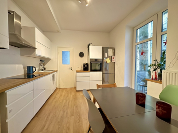 Küche - Große, vollständig sanierte 3 Zimmer Altbauwohnung in direkter Nähe vom Rotkreuzplatz / Neuhausen zum 01.03.26