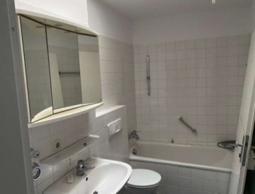 Für Privatanleger: Zwei Wohn- und Geschäftshäuser in München-Pasing, Nähe Westbad - Beispiel Badezimmer