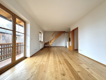 Wohnzimmer - Renovierte, helle 4-ZKB-Wohnung in ruhiger Lage von Siegertsbrunn