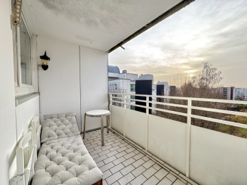 Loggia - Helle 2 ZKB Wohnung mit Loggia in zentraler Lage von Ottobrunn