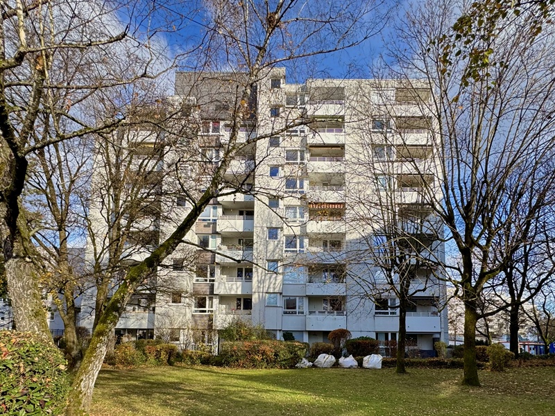Außenbild - Helle 2 ZKB Wohnung mit Loggia in zentraler Lage von Ottobrunn