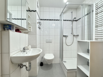 Badezimmer - Gepflegte 2 ZKB-Wohnung in zentraler Lage von Putzbrunn