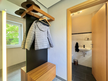 Garderobe - Modernes, freistehendes Architektenhaus mit Doppelgarage in Höhenkirchen
