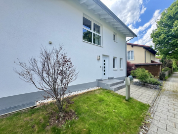 Hauszugang - Modernes, freistehendes Architektenhaus mit Doppelgarage in Höhenkirchen
