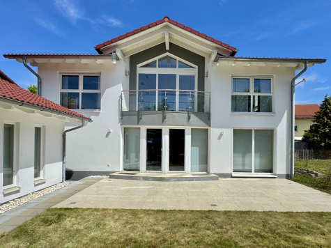 Modernes, freistehendes Architektenhaus mit Doppelgarage in Höhenkirchen, 85635 Höhenkirchen-Siegertsbrunn / Höhenkirchen, Einfamilienhaus