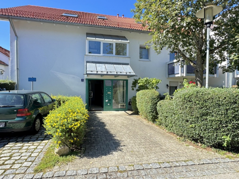 Helle 2 ZKB Wohnung mit Balkon in Höhenkirchen-Siegertsbrunn, 85635 Höhenkirchen-Siegertsbrunn, Etagenwohnung