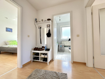 Eingangsdiele - Helle 2 ZKB Wohnung mit Balkon in Höhenkirchen-Siegertsbrunn