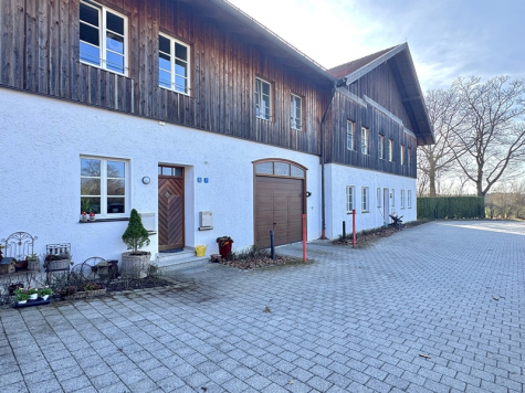 Groß wie Haus: Großzügige 3,5 ZKB-Galeriewhg. in exponierter Lage von Oberpframmern, 85667 Oberpframmern, Haus